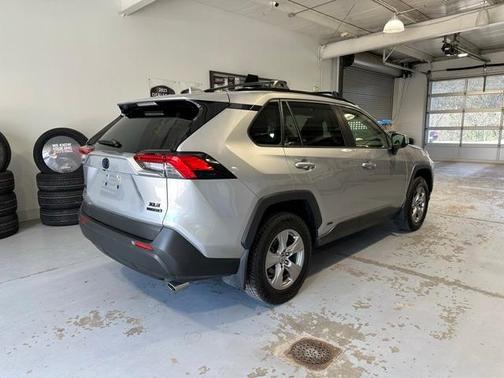 2022 Toyota RAV4 Hybrid XLE