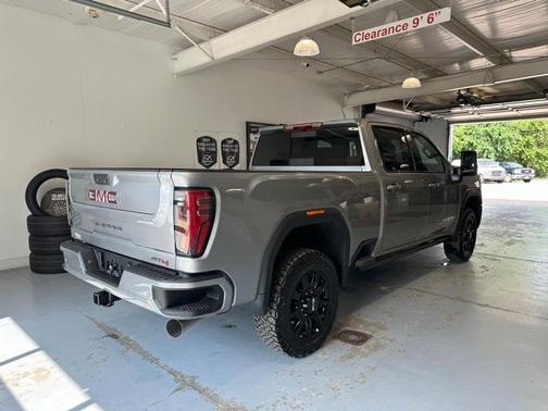 2025 GMC Sierra 2500 AT4