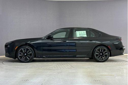 2026 BMW 740 740i