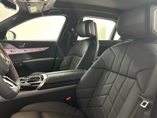 2025 BMW 760 i xDrive