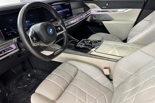Black Sapphire Metallic 2023 BMW i7 xDrive60