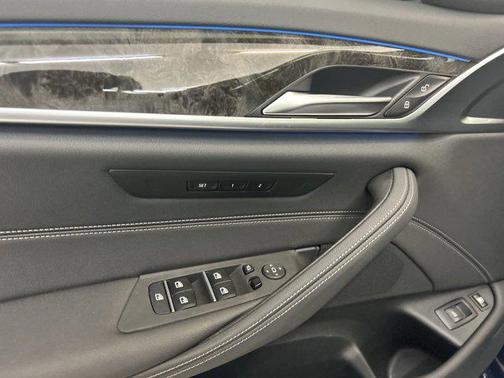 2022 BMW 530e Base