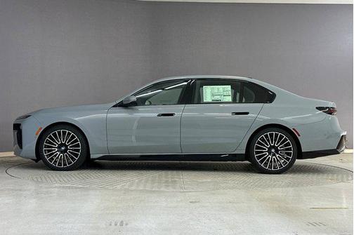 2026 BMW 740 740i