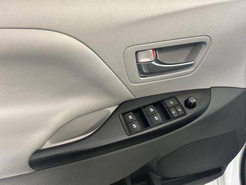 2015 Toyota Sienna LE