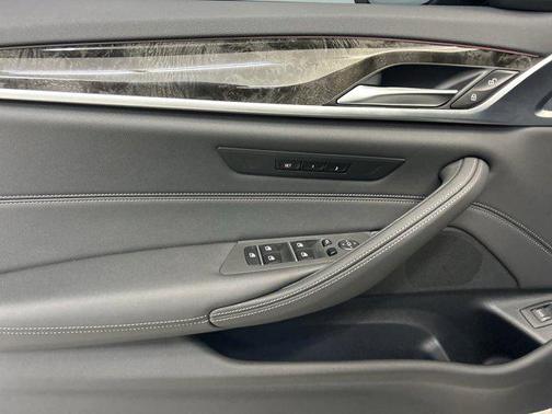2023 BMW 530 i