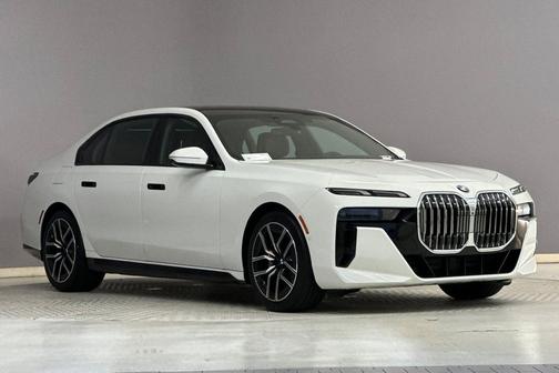 Alpine White 2026 BMW 740 740i