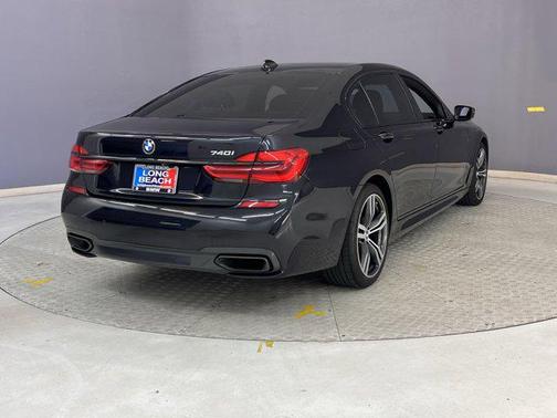 2019 BMW 740 740i