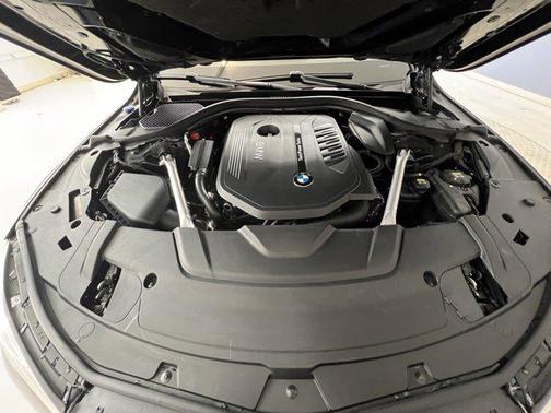 2019 BMW 740 740i