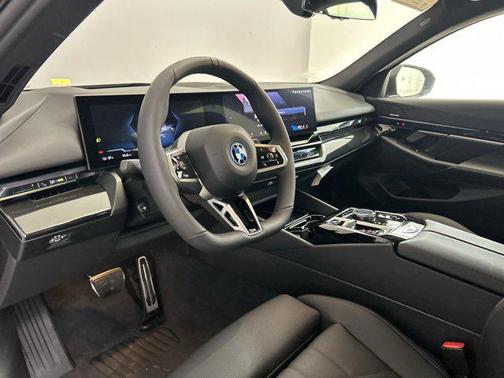 2025 BMW i5 eDrive40