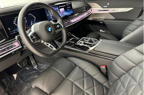 2025 BMW 740 740i