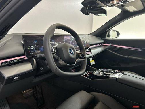 2025 BMW i5 eDrive40
