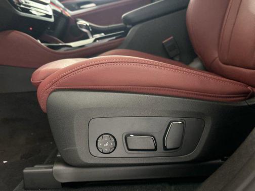 2025 BMW X4 xDrive30i