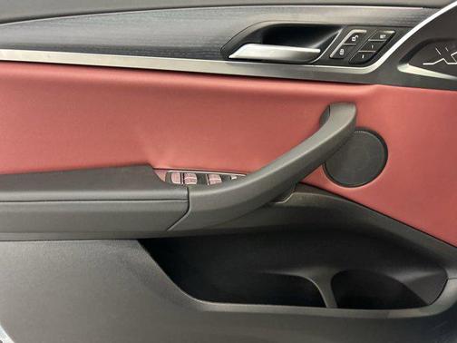 2025 BMW X4 xDrive30i