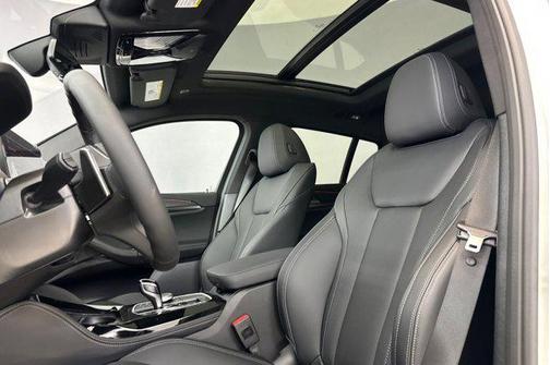 2025 BMW X4 xDrive30i