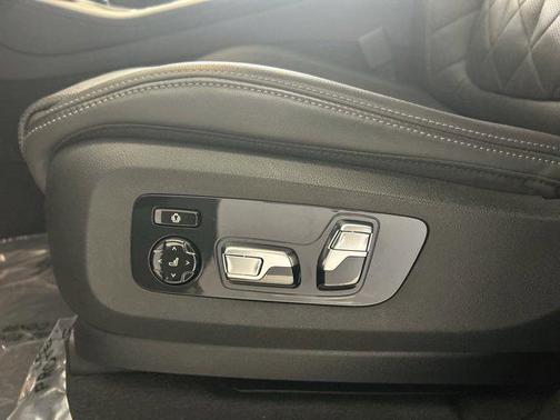 2024 BMW X5 M60i