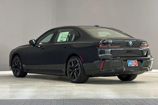 Black Sapphire Metallic 2026 BMW i7 eDrive50