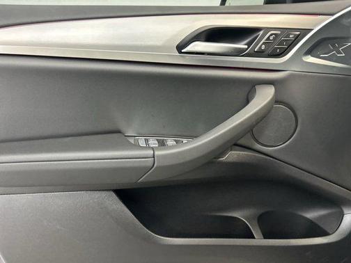 2025 BMW X4 xDrive30i