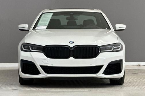 Alpine White 2023 BMW 540 i