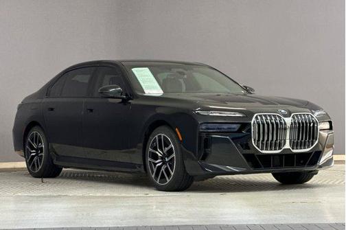 Black Sapphire Metallic 2023 BMW i7 xDrive60