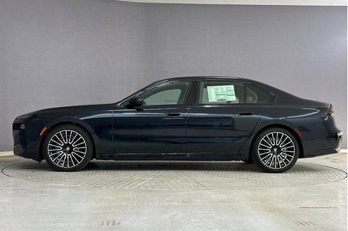 2026 BMW 740 740i