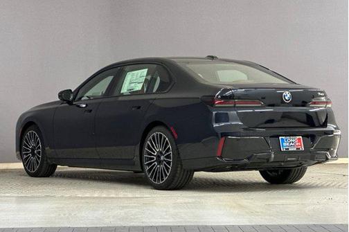 2026 BMW 740 740i