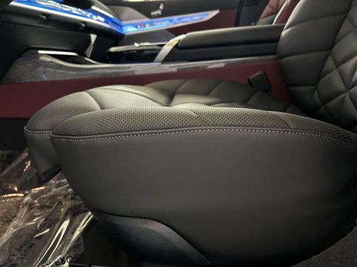 2025 BMW 740 i
