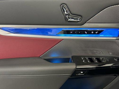 2025 BMW 740 i