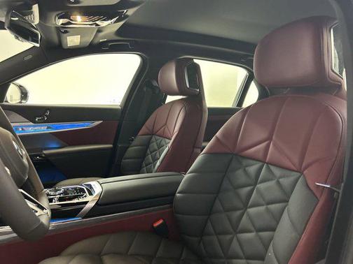 2025 BMW 740 i