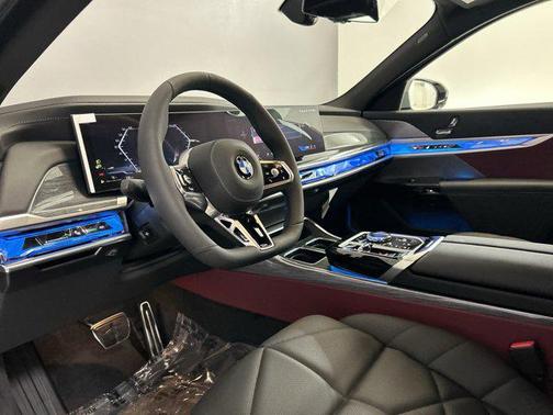 2025 BMW 740 i
