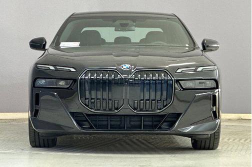 2026 BMW 740 740i