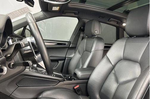 2021 Porsche Macan AWD