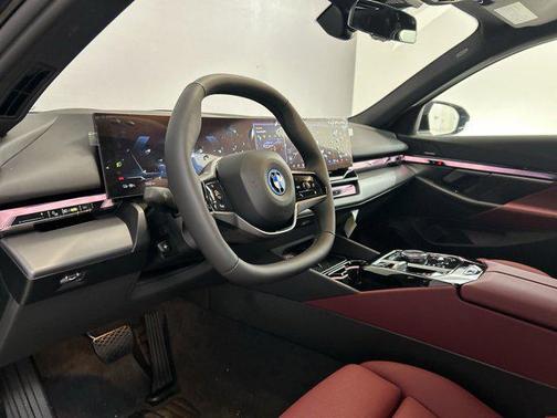 2025 BMW i5 eDrive40
