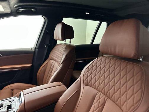 2026 BMW X7 M60i