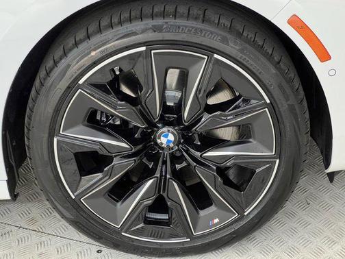 2025 BMW 740 i