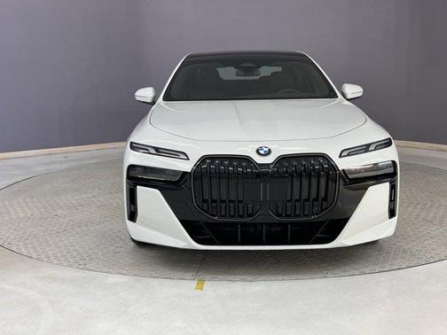 2025 BMW 740 i