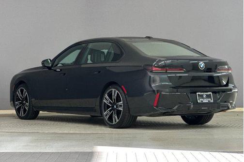2023 BMW 740 i