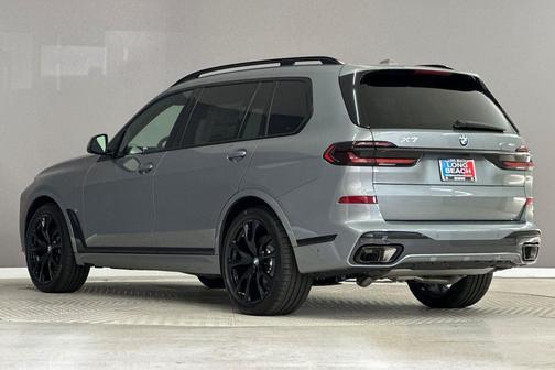 Skyscraper Grey Metallic 2027 BMW X7 xDrive40i