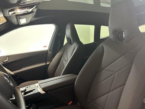 2025 BMW iX xDrive50