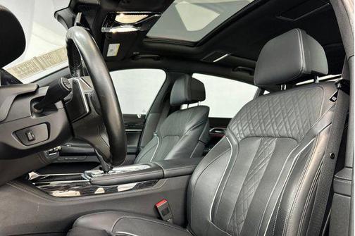 2022 BMW 740 i