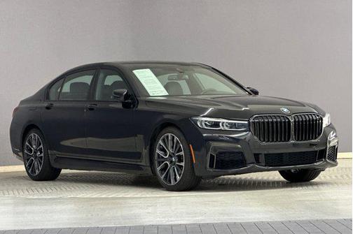 2022 BMW 740 i