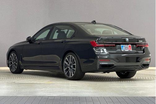 2022 BMW 740 i
