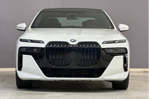 2025 BMW 750e i xDrive
