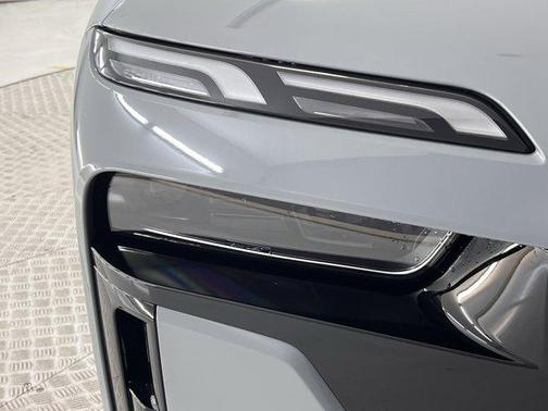 2025 BMW 740 i
