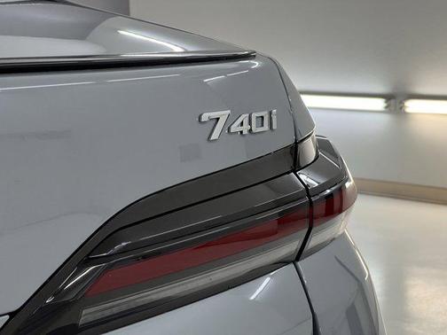 2025 BMW 740 i