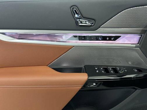 2025 BMW 740 i
