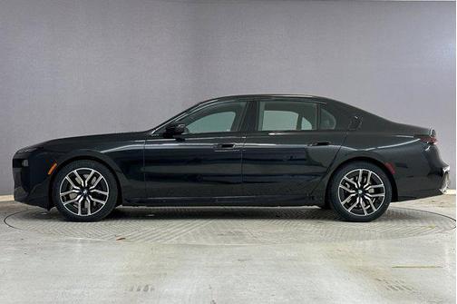 2023 BMW 740 i