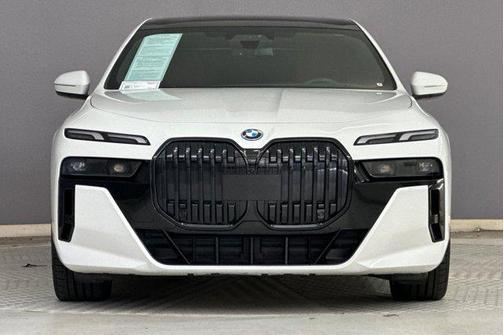 Alpine White 2024 BMW i7 xDrive60