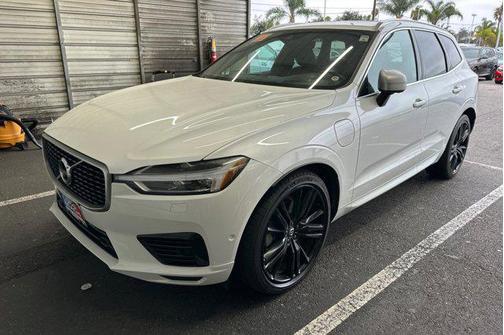 2019 Volvo XC60 Recharge Plug-In Hybrid T8 R-Design