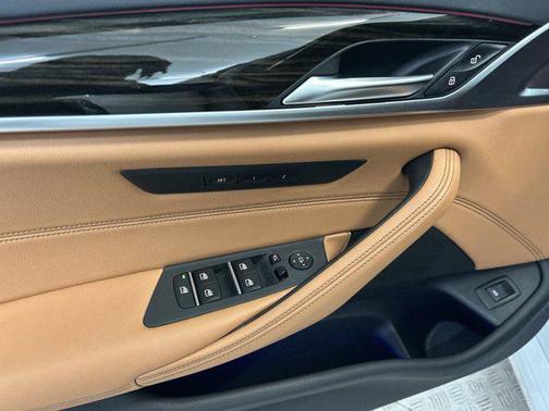 2022 BMW 530 i