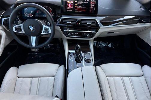2022 BMW 540 i